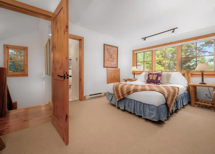 Rmr: Cottagewood House In *