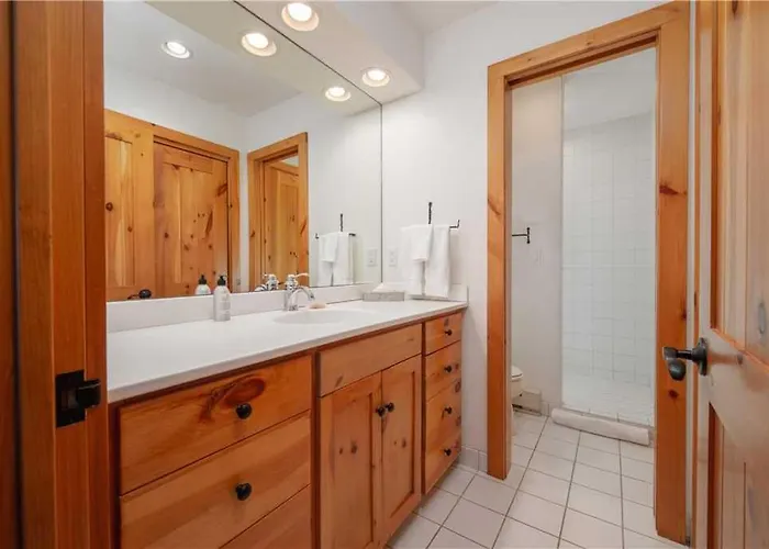 Rmr: Cottagewood House In *